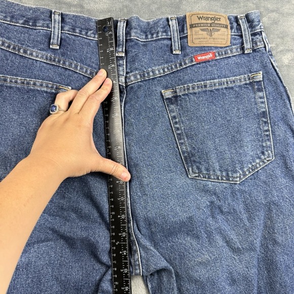 Wrangler Men's Straight Leg Jeans Size 38x32 Actual Measurements: 36x31 - Picture 6 of 7